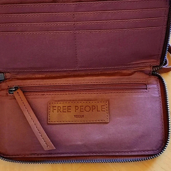 Free People NWOT distressed vegan wallet! - Picture 4 of 8